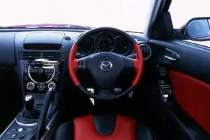 Bilgili Usta - Mazda RX-8: Efsanevi Tasarımın ve Performansın Buluşma Noktası - mazda rx8 ic tasarim