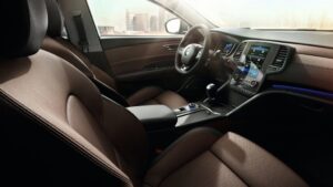 Bilgili Usta - Renault Talisman Alınır Mı? Artıları, Eksileri, Motor Çeşitleri, Paket Seçenekleri ve Yakıt Verimliliği - renault talisman kokpit
